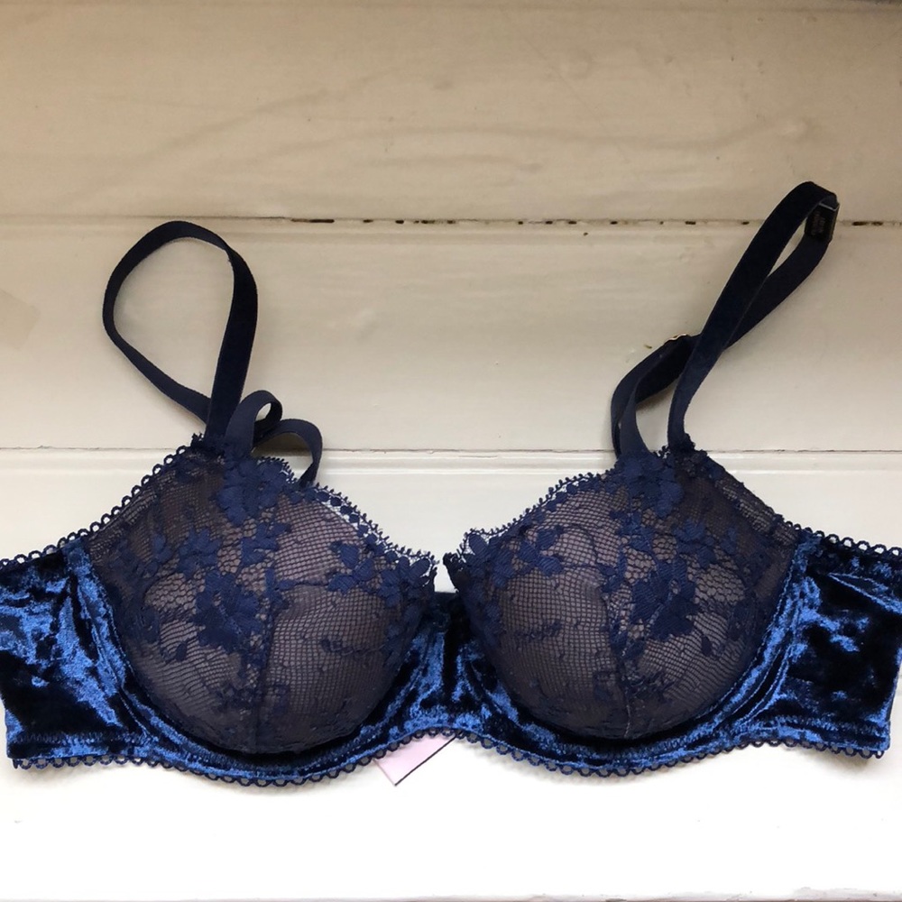 [NEGOTIABLE]NWT VS Velvet Dream Angels Demi (34B)